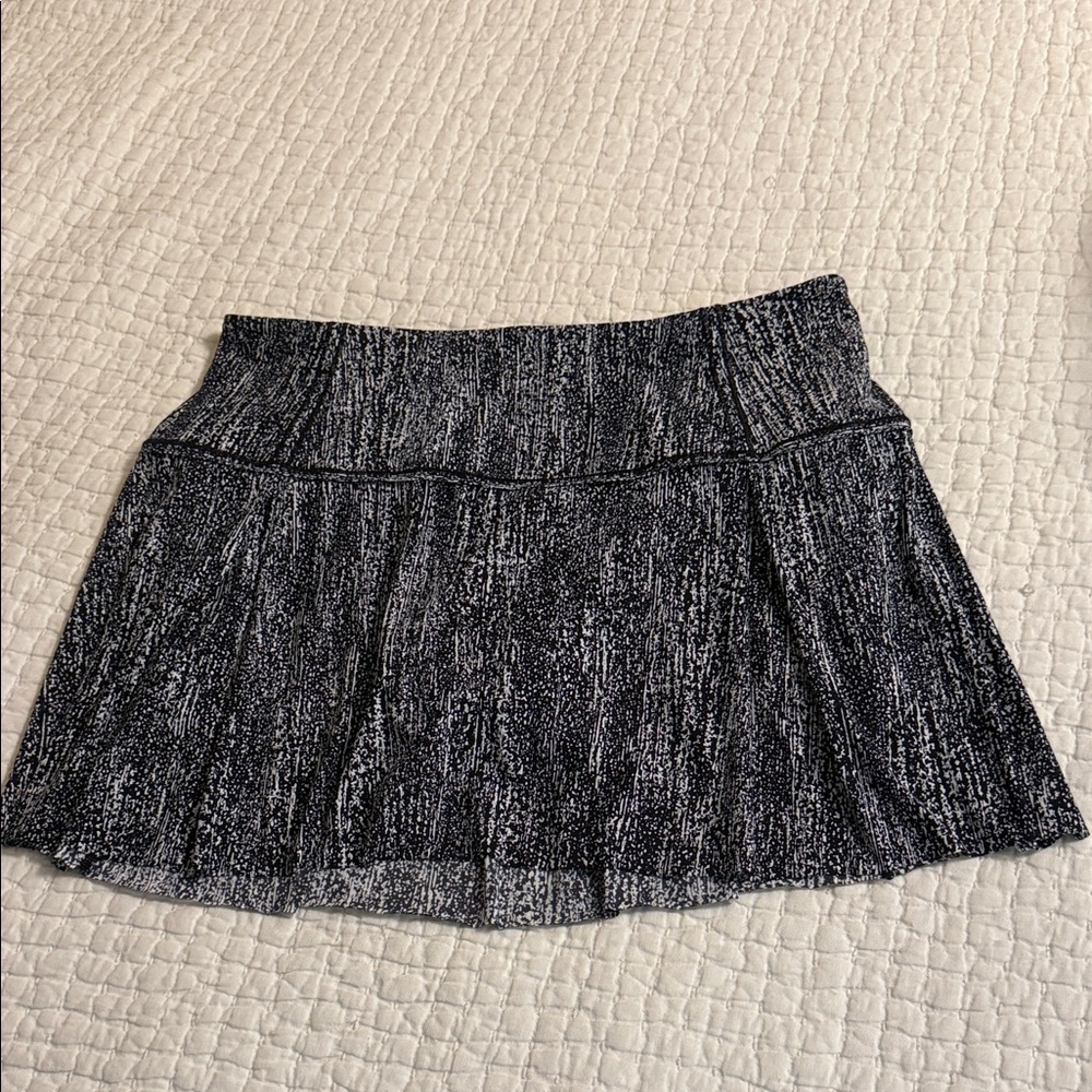 Lululemon Like New Black Heathered Skorts